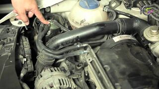 Cómo medir la presión de combustible en un coche con inyector bomba