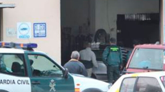 El dueño de un taller en Tui (Pontevedra), tiroteado al abrir su negocio