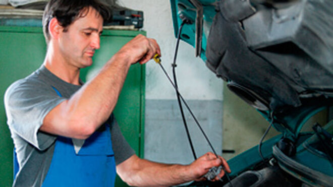 Los talleres oficiales acaparan el 51% de las reparaciones de coches de hasta 10 años