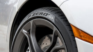 Neumáticos personalizados de Pirelli, atracción en Ginebra