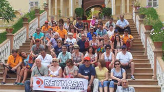 Reynasa lleva a 50 de sus clientes a la India