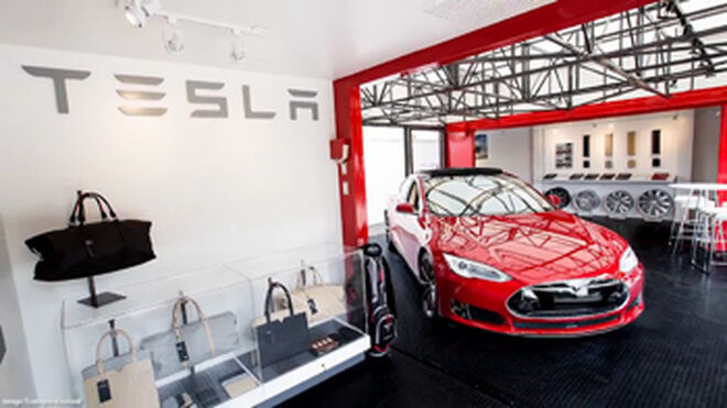 Tesla sorprende con concesionarios de quita y pon