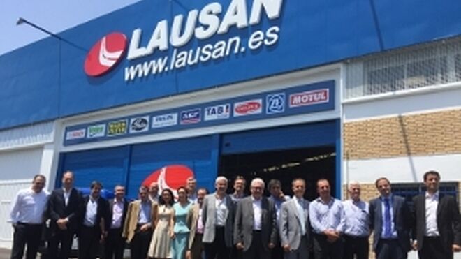 Lausan enseña su almacén de Sevilla a sus partners principales