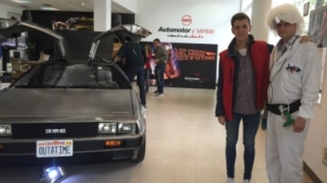 El DeLorean de ‘Regreso al Futuro’ se exhibe en Automotor y Ventas