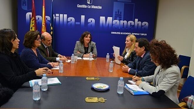 El Gobierno de Castilla-La Mancha anima a denunciar a los ilegales