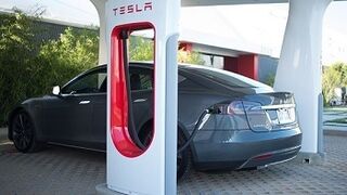 Tesla extiende su red de supercargadores por España