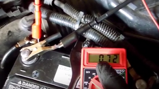 Cómo verificar las fugas de corriente en un vehículo