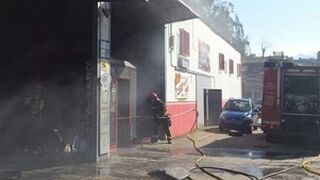 Se incendia un taller agrícola en Badajoz