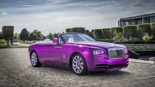 Rolls Royce personaliza el color de la pintura del coche de un empresario