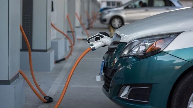 Fomento invierte 2,5 M€ en infraestructuras para coches eléctricos y autónomos