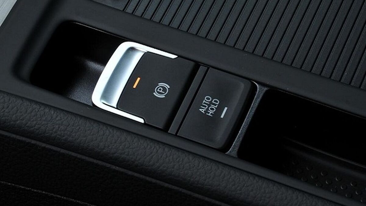 Кнопки пассат сс. Кнопка стояночного VW Passat b6. Volkswagen Passat b6 электронный ручник. Фольксваген Тигуан электрический ручник. Пассат с ручником b8.