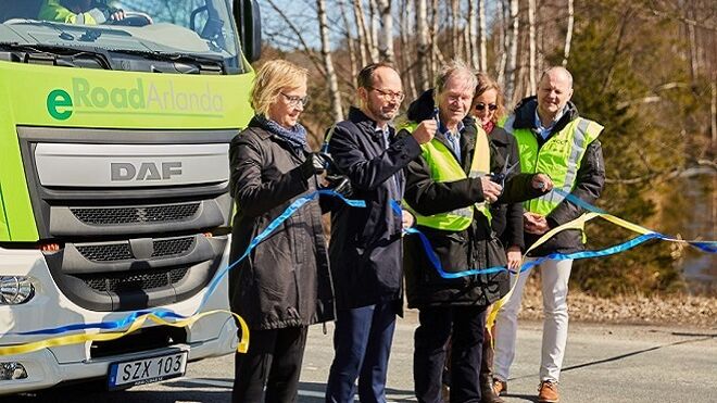 Suecia inaugura una carretera que cargará los coches eléctricos