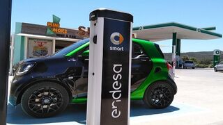 Smart y Endesa inauguran la primera red de carga pública para coche eléctrico en Ibiza