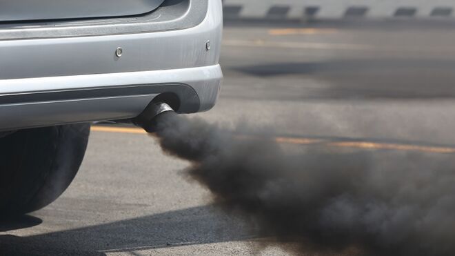 Qué averías revela el color del humo que expulsa un coche