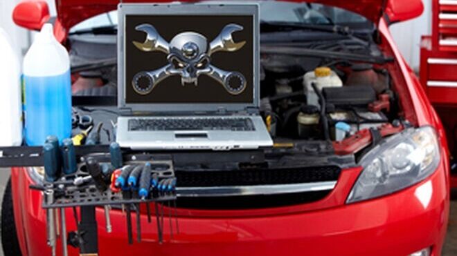Capa alerta de los peligros de la piratería en equipos y software para los talleres