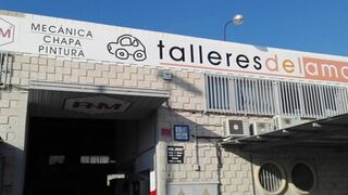 Incendio en un taller de chapa y pintura en Elche (Alicante)