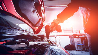 Confirmado por el INE: abril fue el peor mes para el sector de la reparación y venta de coches en 20 años