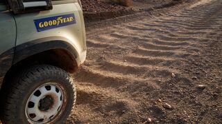 Goodyear equipará de serie con dos neumáticos el nuevo Land Rover Defender