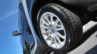 La Comisión de Fabricantes de Neumáticos recuerda que las cubiertas, mejor nuevas