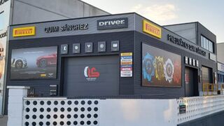 Neumáticos Quim Sánchez renueva su imagen con los colores de Driver Center