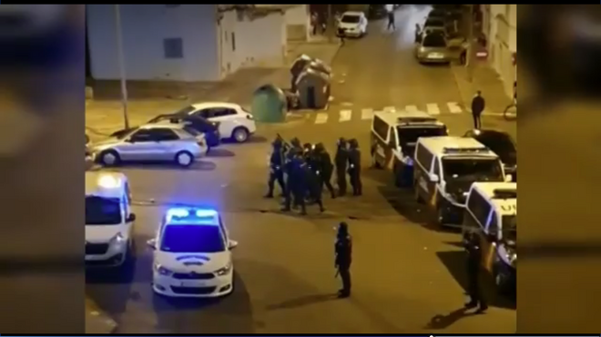 El cierre de un taller ilegal en Jerez de la Frontera (Cádiz) acaba en batalla campal con la Policía