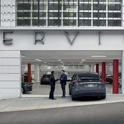 Denuncian a Tesla por monopolio de sus servicios de reparación