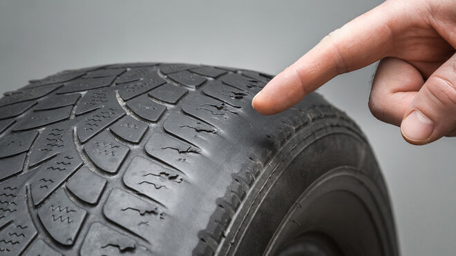 Unos 240.000 vehículos saldrán a la carretera este verano con los neumáticos en mal estado