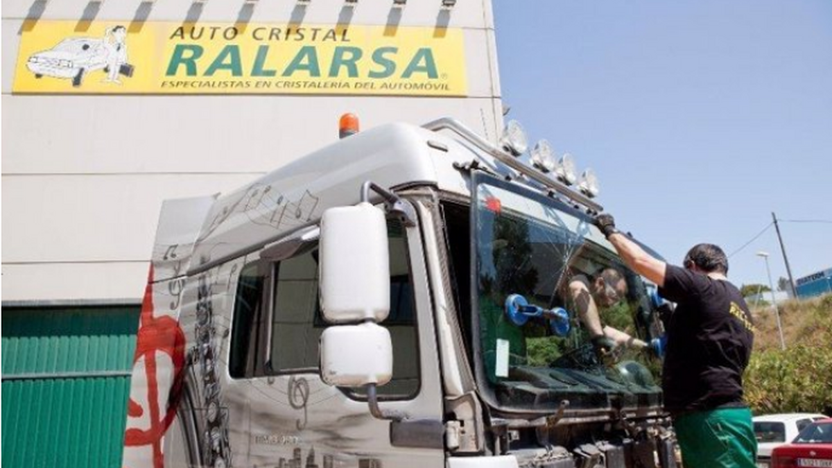 Suavemente Feudal baños Auto Cristal Ralarsa lanza Ralarsa Trucks, su nueva división de lunas de  camiones