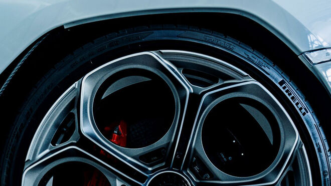 Pirelli celebra los 50 años de colaboración con Lamborghini Countach