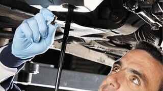 Consejos para proteger a los mecánicos frente a aceites y emisiones diésel en los talleres