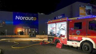 Un incendio afecta a un taller Norauto en León