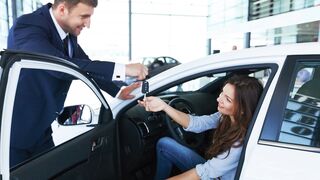 La facturación de venta y reparación de vehículos crece más que el sector servicios hasta agosto