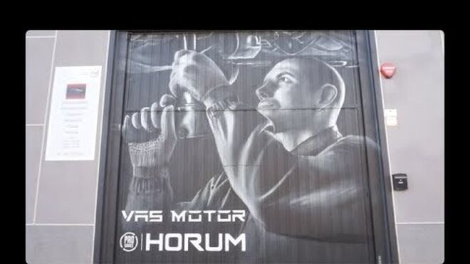 PRO Service, de la mano de Xolaka, pinta un grafiti en el cierre del taller Vas Motor Service