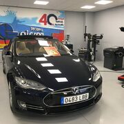 Aicrag forma a sus talleres en reparación de vehículos Tesla