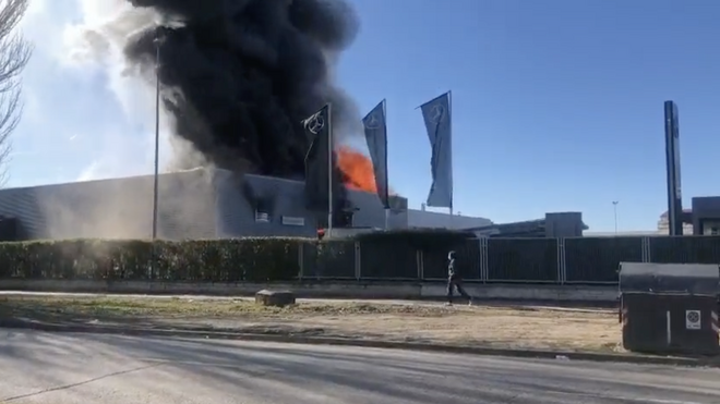 Incendio en el taller del concesionario Mercedes-Benz en Burgos