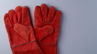 Asetra recomienda el uso de guantes y una buena ventilación para evitar el cáncer en el taller