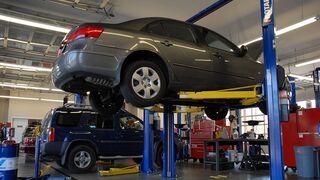 Más dificultades para sacar los coches abandonados del taller: la DGT ya no facilita el domicilio fiscal