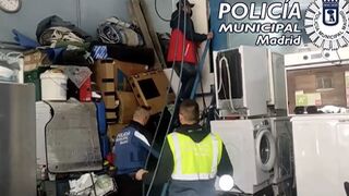 Desmantelan un taller ilegal en Madrid con residuos peligrosos y electrodomésticos sin reciclar