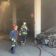 Incendio en el concesionario Volkswagen de la Ciudad del Automóvil de Leganés (Madrid)