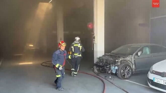 Incendio en el concesionario Volkswagen de la Ciudad del Automóvil de Leganés (Madrid)