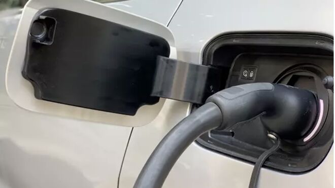 Prohibir los coches de combustión en 2035 será "utópico" sin abaratar los eléctricos