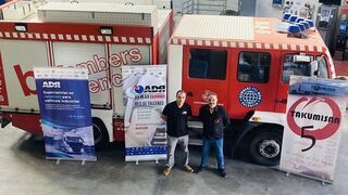 Takumisan, taller de la red ADR, repara gratis un camión de los Bomberos de Valencia