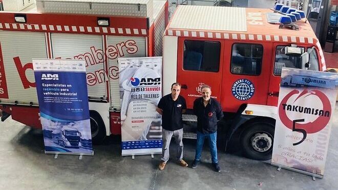 Takumisan, taller de la red ADR, repara gratis un camión de los Bomberos de Valencia