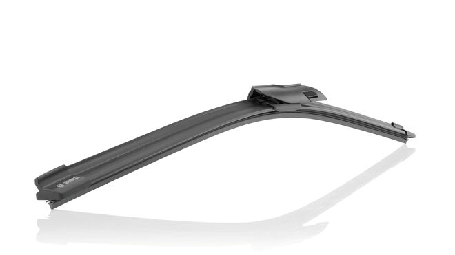 Bosch presenta Aerotwin J.E.T Blade, su nueva escobilla limpiaparabrisas con pulverización integrada