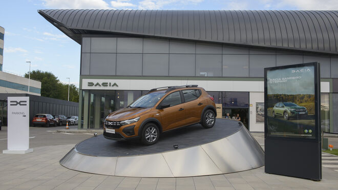 Dacia presenta la nueva imagen de su red de concesionarios