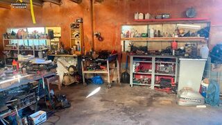 Desmantelado un taller ilegal enmascarado como almacén de barcos en Deltebre (Tarragona)