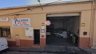 Susto en La Roda (Albacete) tras el incendio de un taller mecánico