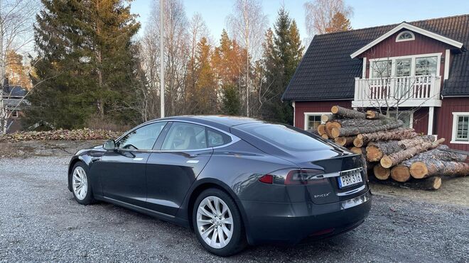 25.000 euros en seis años: el paso por el taller de un Tesla Model S con 500.000 km.