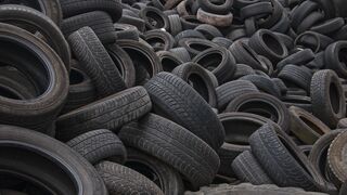 La CNMC pide que los fabricantes de neumáticos puedan participar en varios sistemas de gestión de NFU