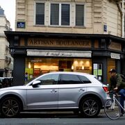 París abre camino en Europa y aprueba triplicar el precio por aparcar a los SUV